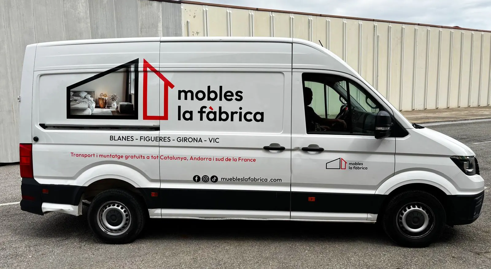 rotulacio-furgoneta-transport-mobles-figueres